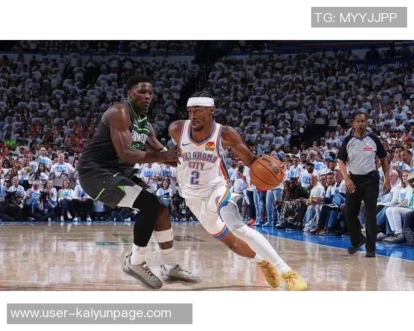 爱德华兹半场表现出色11投6中三分命中率高达40贡献15分3板3助