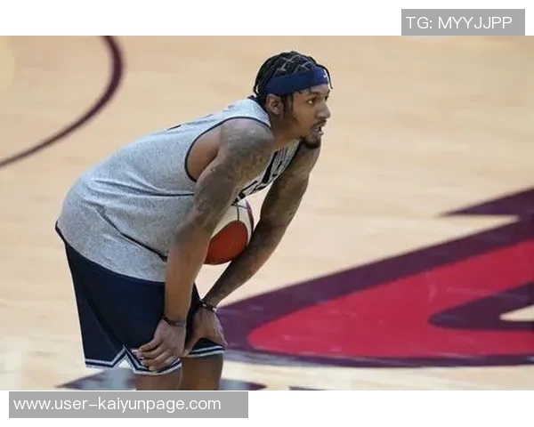 卢指导赞比尔对抗训练表现出色移动能力令人印象深刻 卢指导赞比尔对抗训练表现出色移动能力令人印象深刻