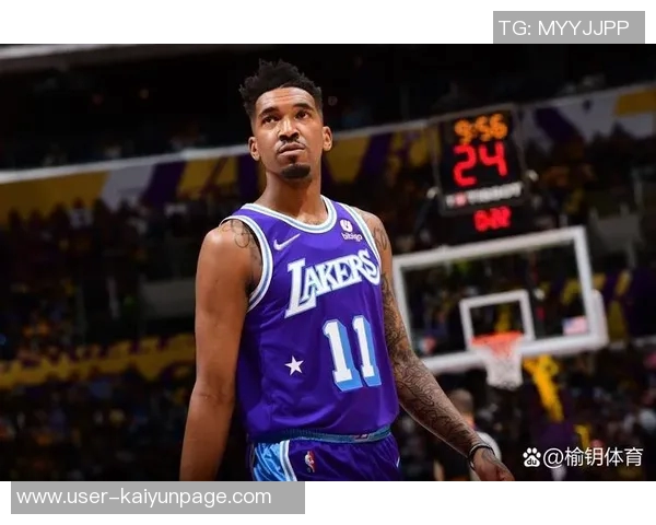 文班亚马半场表现稳健12分2板2助1帽但空位投篮未能把握机会